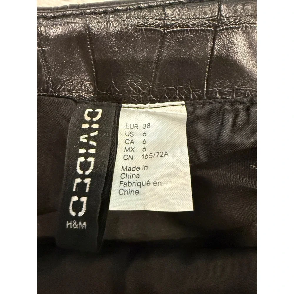 H&M Divided Black Croc‎ Embossed Faux Leather Mini Skirt Side Zip Size 6